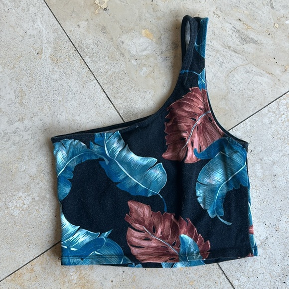 Forever 21 Tank Top Featuring a One-Shoulder Neckline and a Semi-Cropped Hem - Picture 2 of 3